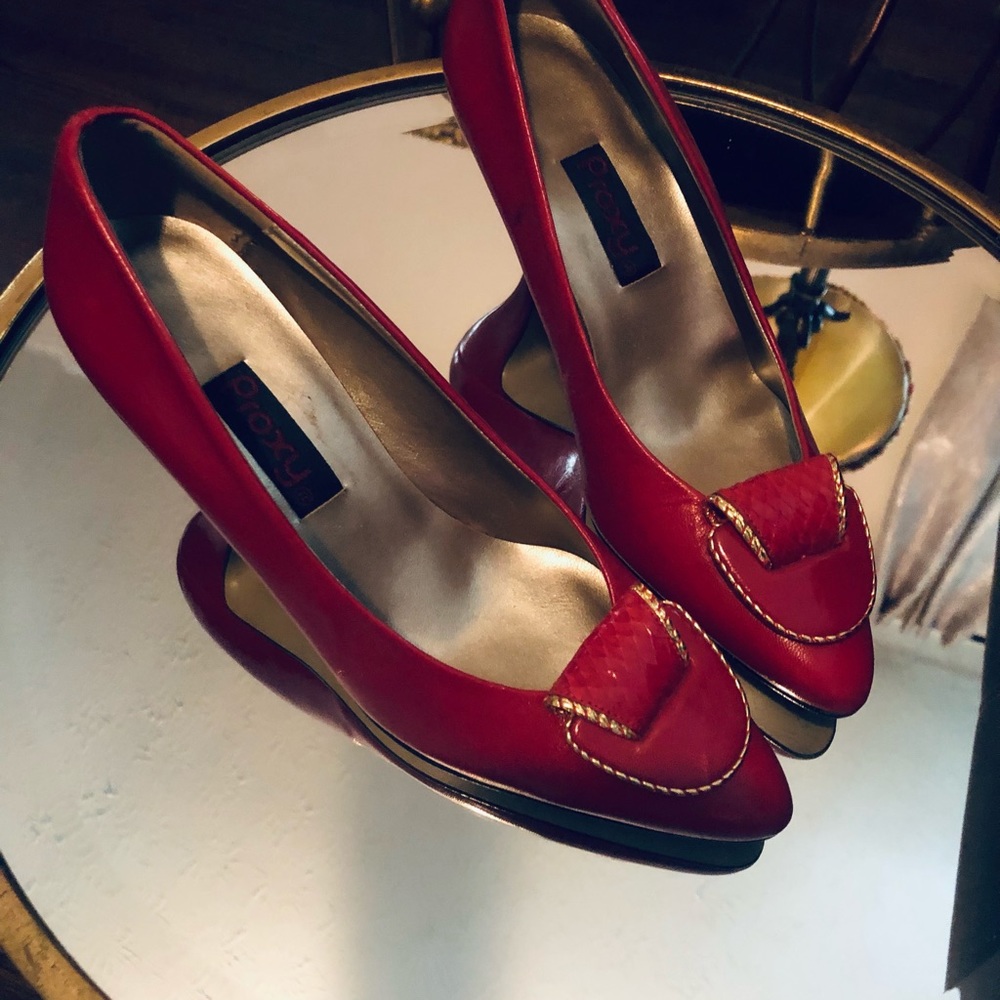 Vintage proxy all Leather red pump